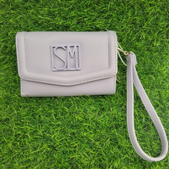 Steve Madden Handbags - NWOT Steve Madden BBRett Wristlet Wallet